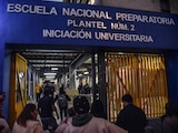 CIUDAD DE MÉXICO, 09ENERO2019.- Esta mañana decenas de estudiantes de primer y segundo año de la modalidad Iniciación Universitaria perteneciente a la Preparatoria Número 2 de la UNAM, reanudaron clases después de haber sido entregadas las instalaciones. Pese a ello, las clases para los estudiantes del nivel medio superior se espera que se reanuden en el transcurso de esta semana.
FOTO: MARIO JASSO /CUARTOSCURO.COM