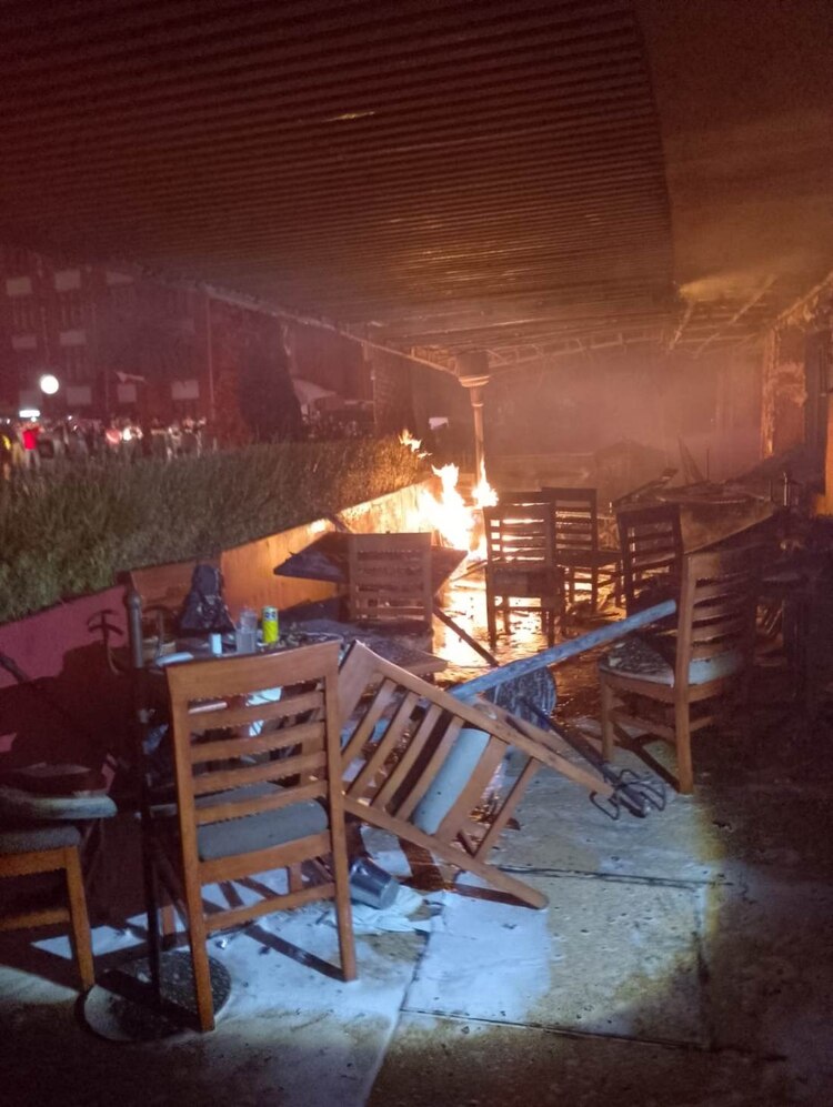 Se incendia el restaurante La Soldadera en el Monumento a la Revolución.