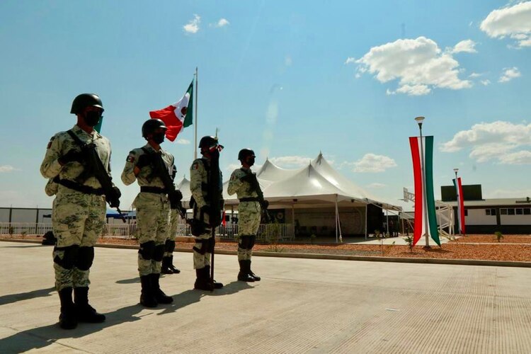 AMLO anuncia aumento de 50 mil millones de pesos a la Guardia Nacional con el objetivo de contar con más elementos, cuarteles y buscar su consolidación.