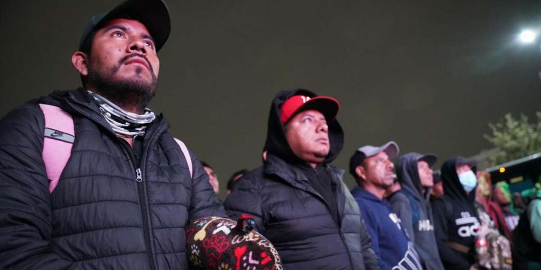 Parten 678 mexicanos hacia Estados Unidos con visas de trabajo temporal.