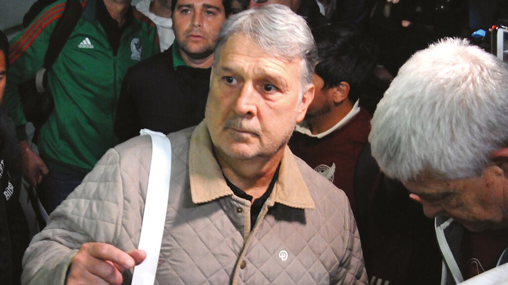 El tata recibió algunos empujones, pero la seguridad lo cuidó en todo momento.