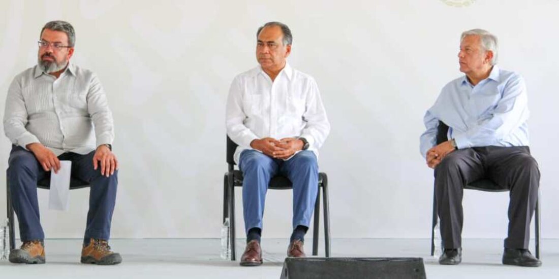 El gobernador de Guerrero, Héctor Astudillo Flores, dio la bienvenida al Presidente Andrés Manuel López Obrador (AMLO).