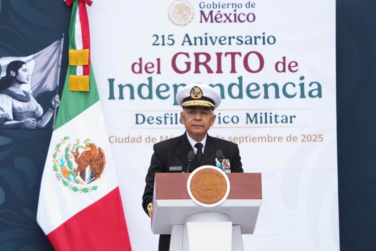 Raymundo Pedro Morales Ángeles, secretario de la Marina, durante el desfile cívico militar del 16 de septiembre.