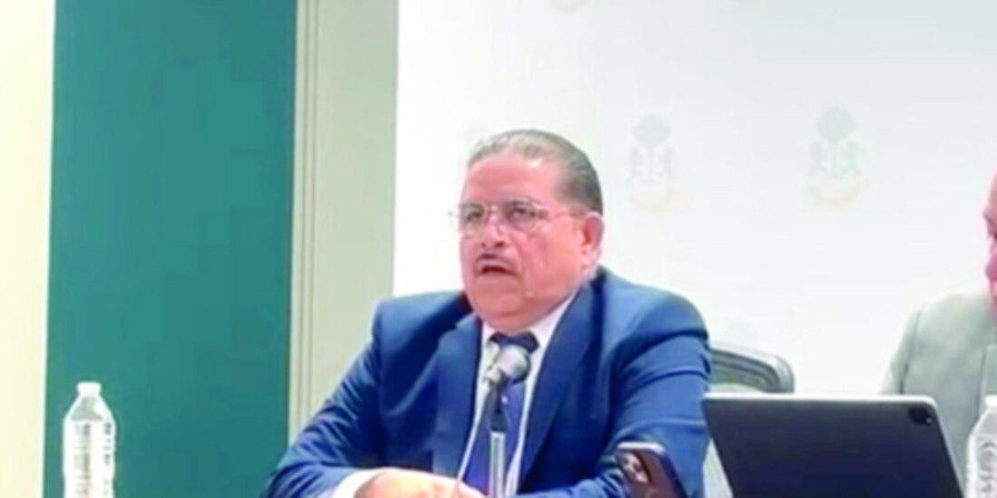 El vicefiscal de Jalisco, Alfonso Gutiérrez Santillán, en conferencia de prensa, ayer.