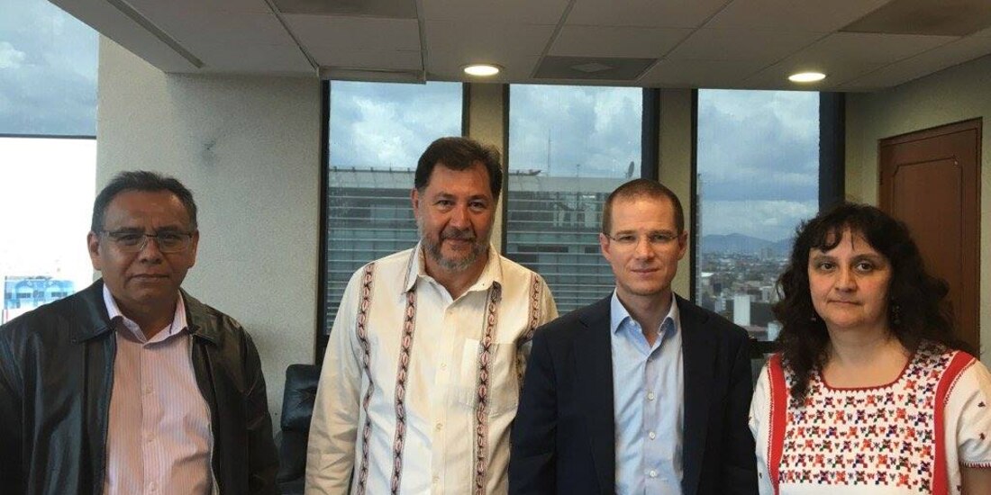 Al centro de la imagen, Gerardo Fernández Noroña y Ricardo Anaya.