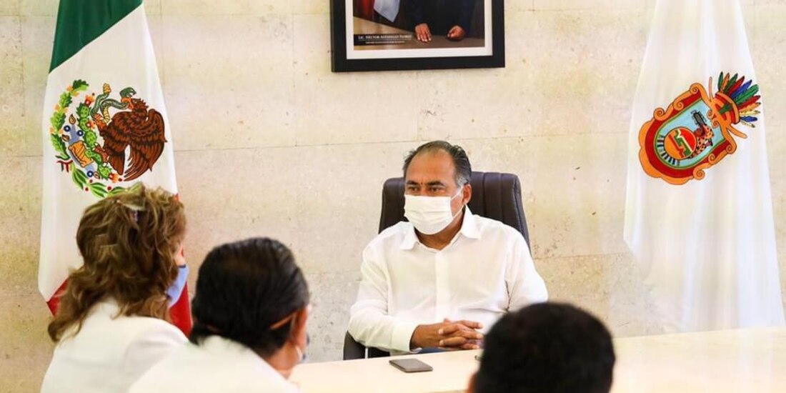 El gobernador de Guerrero, Héctor Astudillo Flores, sostuvo una reunión de trabajo con la Delegada del IMSS, Josefina Estrada Martínez