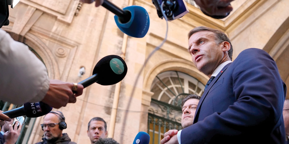 El presidente francés, Emmanuel Macron, se dirige a los medios en Marsella, ayer.