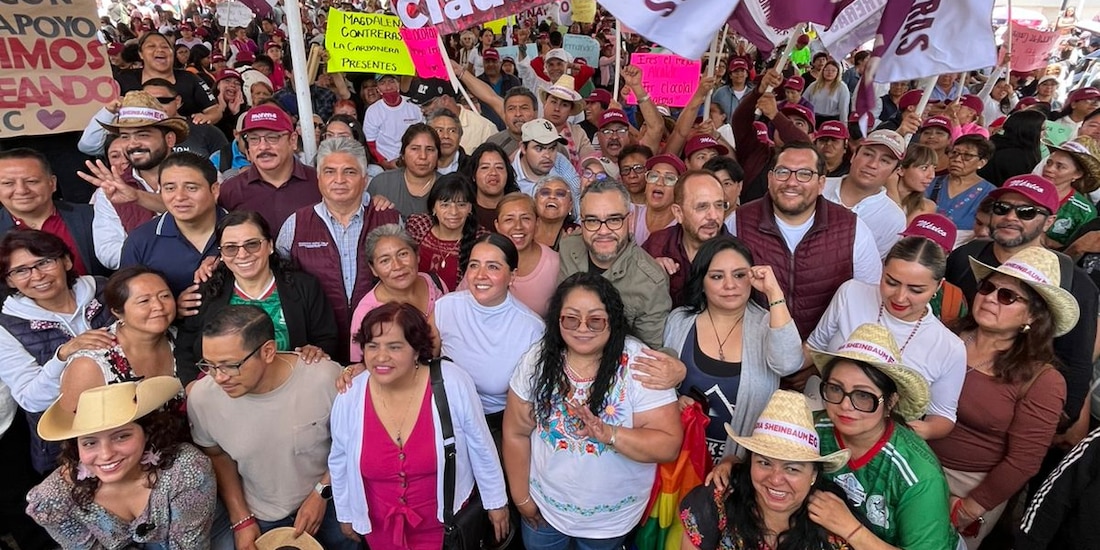 Al centro, el alcalde de La Magdalena Contreras, Fernando Mercado Guaida.