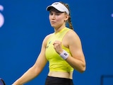 Elena Rybakina celebrando un punto ante Coco Gauff.