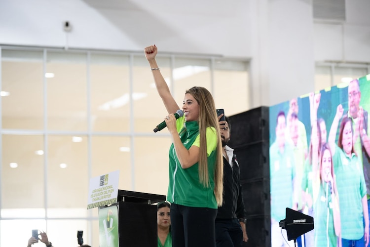 Ruth González, senadora.