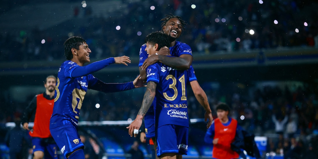 Jugadores de Pumas celebran un gol contra Bravos en la Jornada 16 del Clausura 2026.