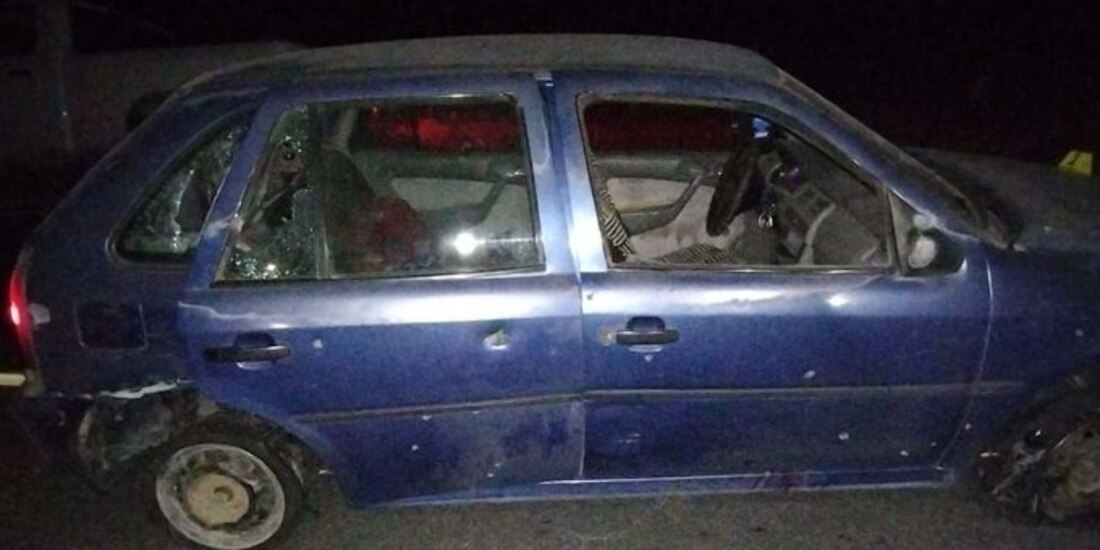 En estas condiciones quedó el automóvil en el que se transportaba la familia que fue atacada a balazos el domingo.