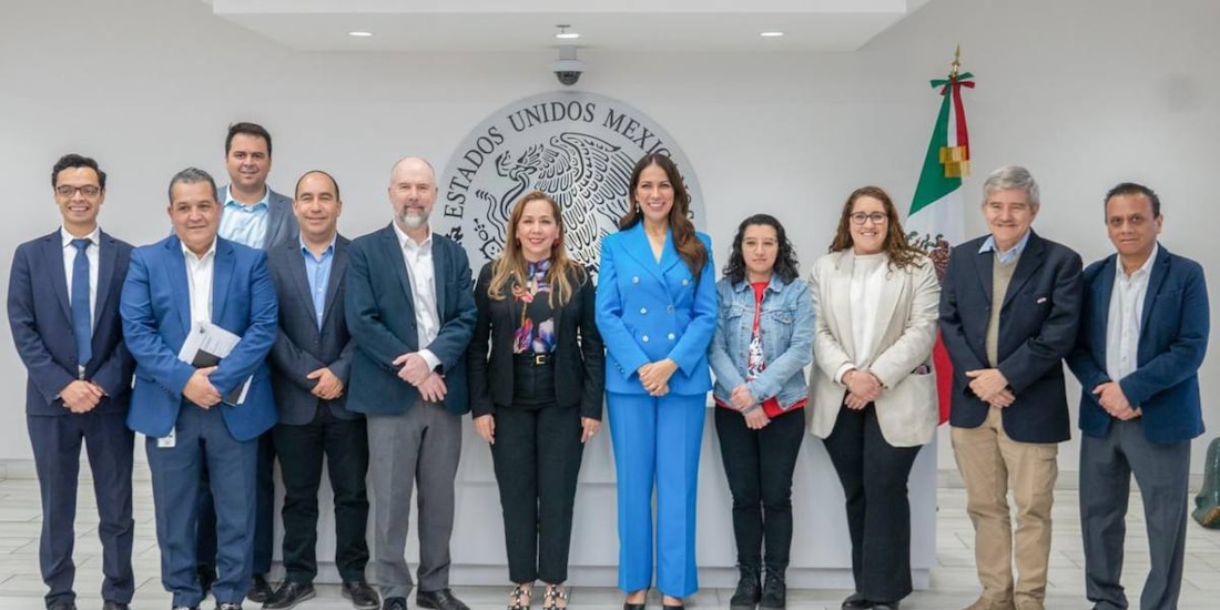 Libia Dennise García se reúne con comunidad migrante en Houston.