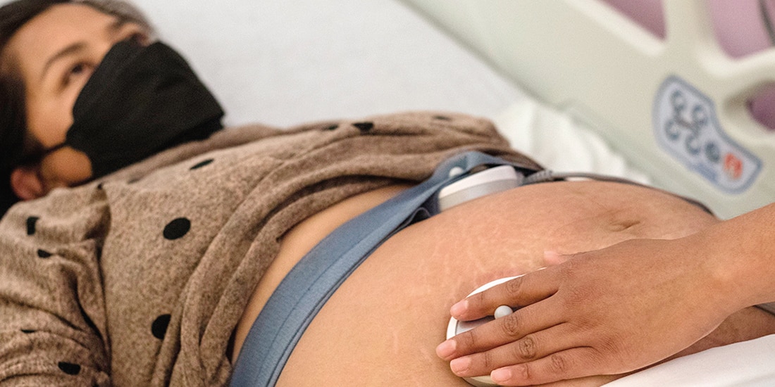 Una mujer recibe atención obstétrica en imagen de archivo.