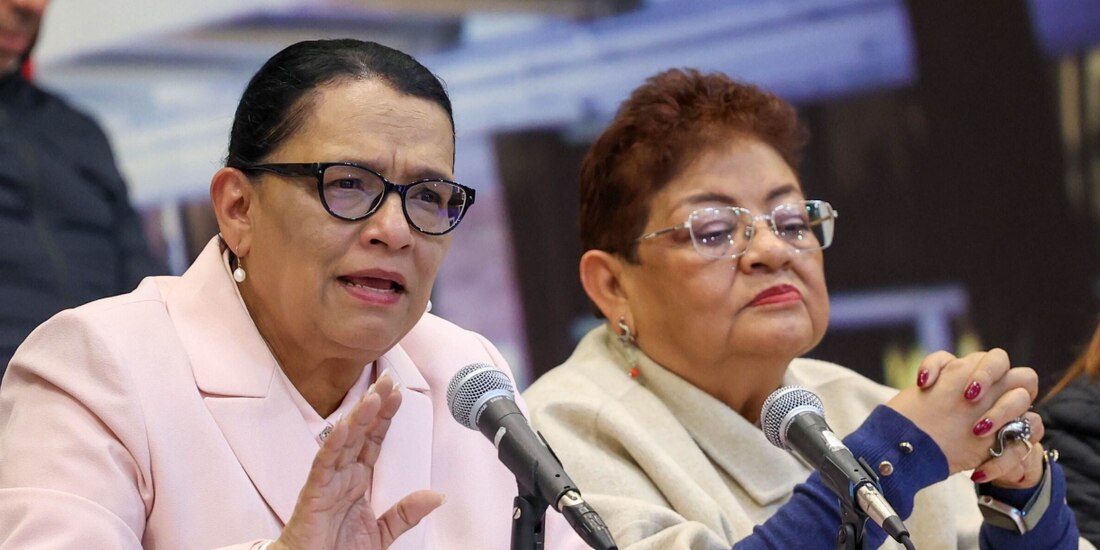 La titular de Segob, Rosa Icela Rodríguez, y la consejera Ernestina Godoy, ayer.