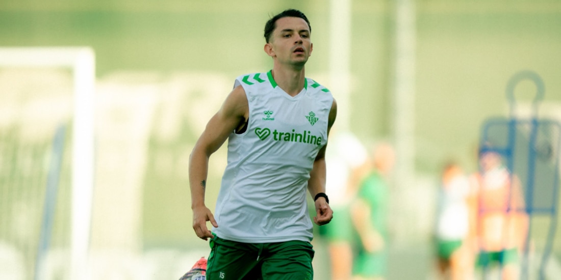 Álvaro Fidalgo en un entrenamiento del Real Betis.