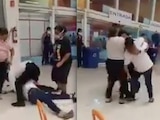 Una mujer le quita tolete a guardia de un supermercado para golpearlo con éste.