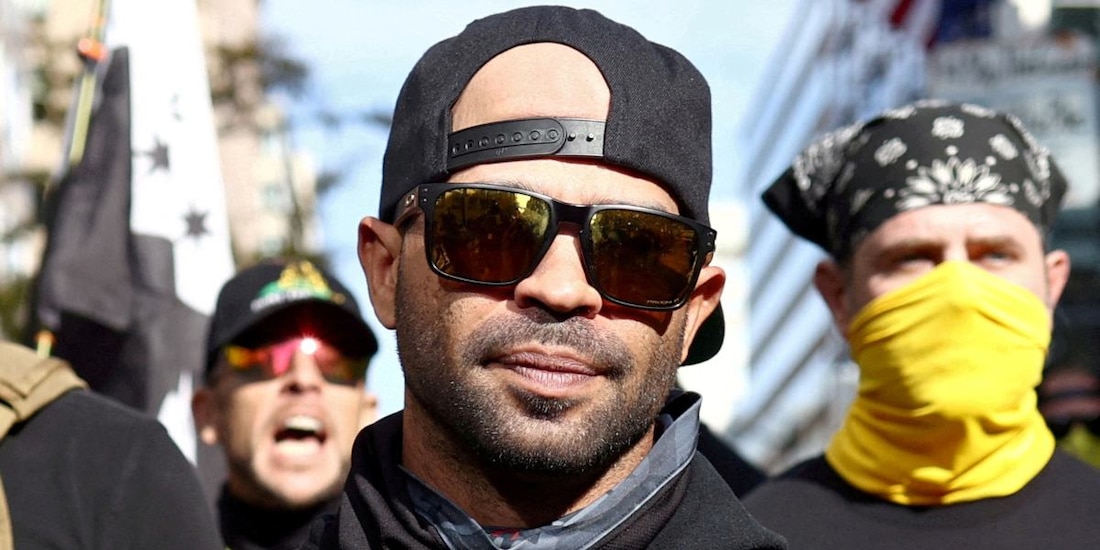 Sentencian a 22 años de prisión a líder de Proud Boys tras el asalto al Capitolio.