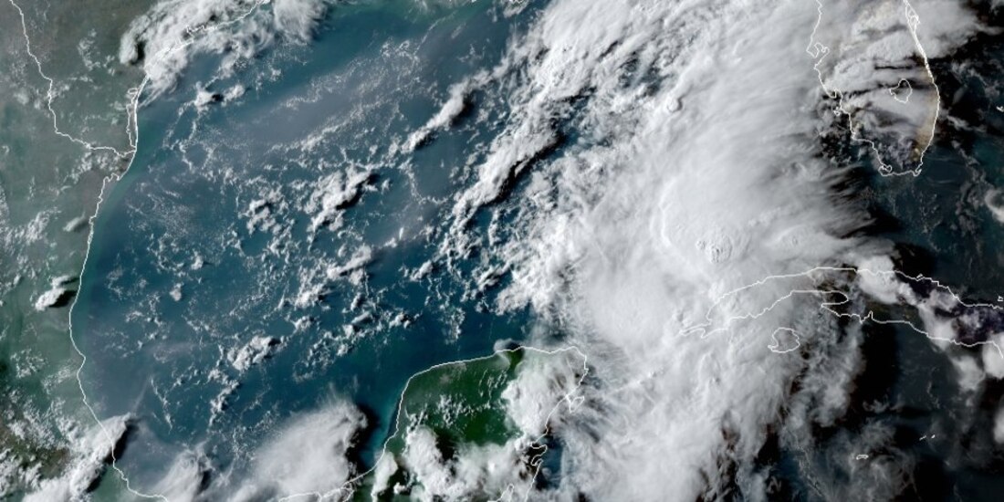 A las 19:00 h, tiempo del centro de México, el centro de Marco ingresó al Golfo de México.