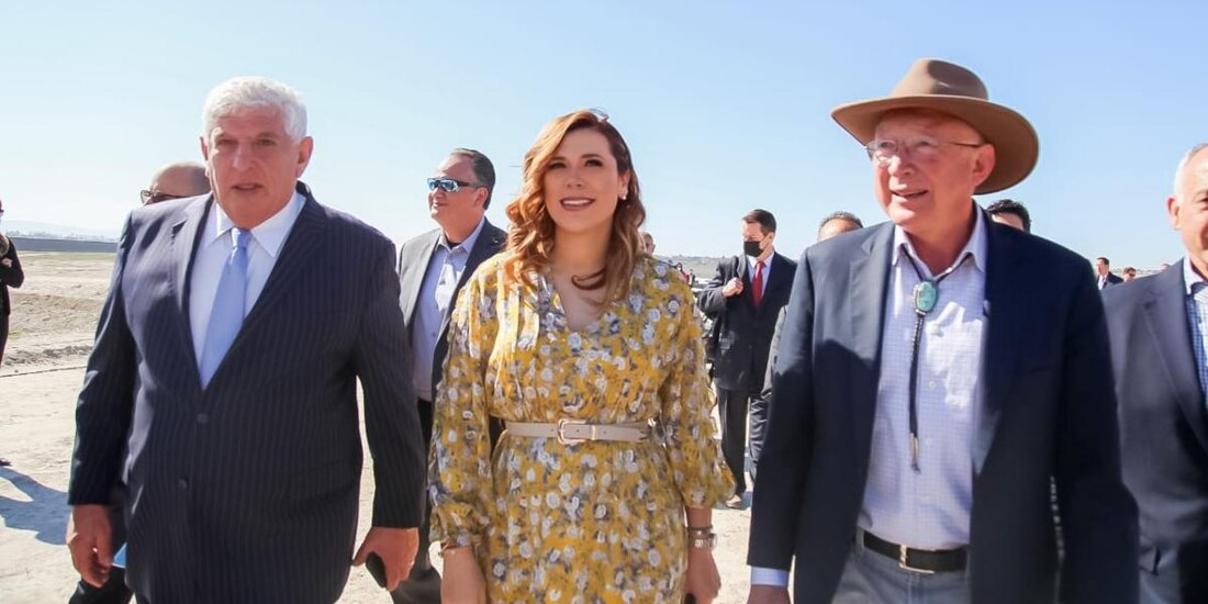 Ken Salazar reconoció la colaboración de la gobernadora del estado y otras autoridades del lado mexicano para potenciar el desarrollo del nuevo puerto de entrada.