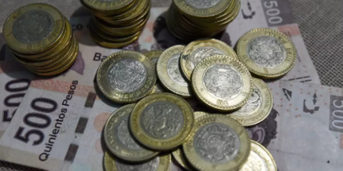 En la imagen ilustrativa, monedas y billetes de México