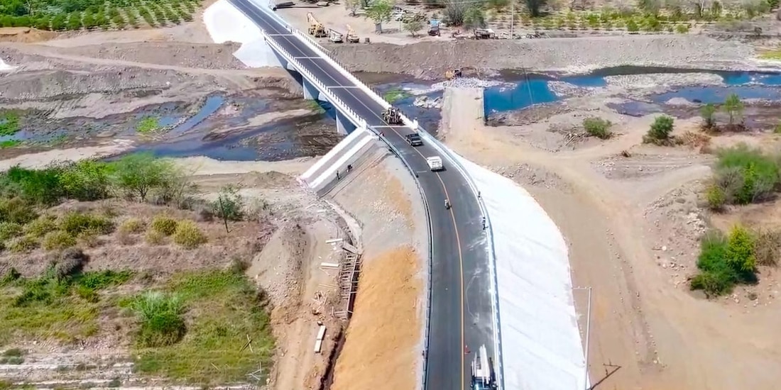 Puente reconstruido por el Gobierno federal.