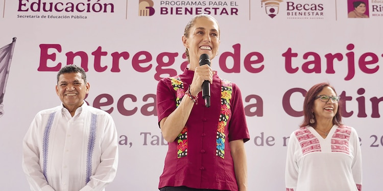 La jefa del Ejecutivo, Claudia Sheinbaum, ayer, durante su gira por Tabasco.