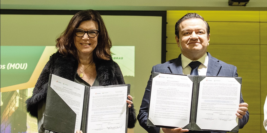 Magda Chambriard y Carlos Carpio, directores de Petrobras y Pemex, ayer.