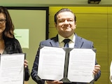 Magda Chambriard y Carlos Carpio, directores de Petrobras y Pemex, ayer.