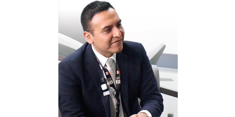 ROMÁN ARTURO VICENCIO ESTRADA, Subdirector de Servicios Comerciales del AIFA