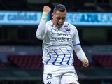 Rogelio Funes Mori celebra uno de sus goles en el Cruz Azul vs Monterrey