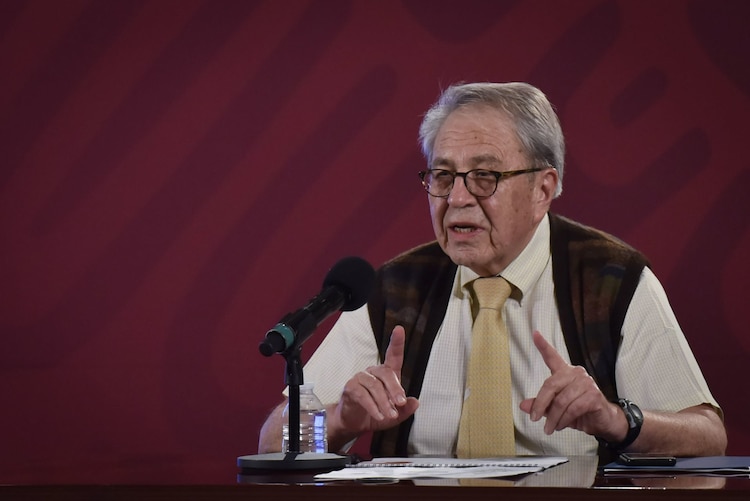Jorge Alcocer Varela, secretario de Salud, durante conferencia.