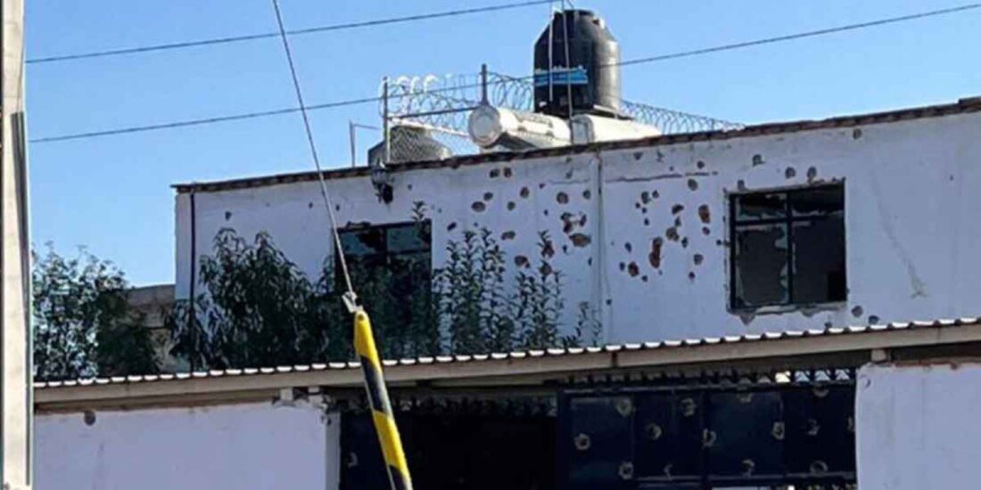 En esta casa, ubicada en la colonia Frente Popular Norte, se aprecian las huellas de la violencia registrada ayer.
