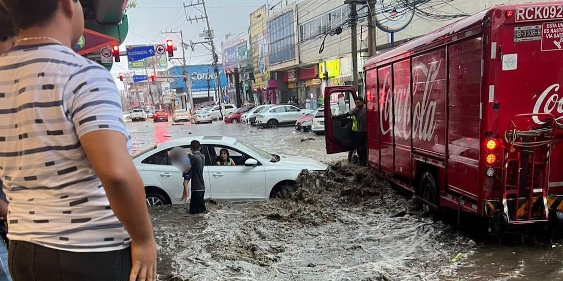 Restaurantero busca a quienes rescataron a su esposa e hija en Acapulco