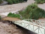 Corriente de río tira puente en comunidad de Hidalgo