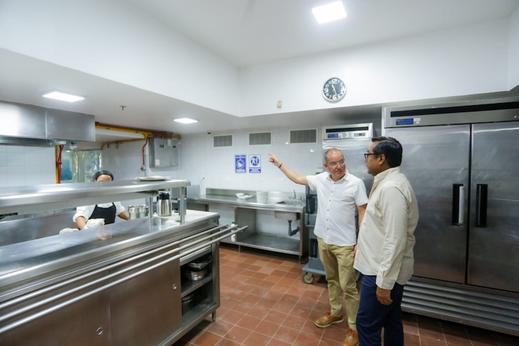 A finales de noviembre se espera la reapertura nueve pisos del hotel Fiesta Americana, con alrededor de 170 habitaciones. Foto: Especial