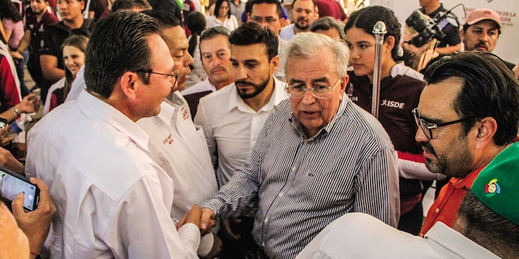 El gobernador Rocha y el exdirector del deporte de Guasave (izq.), en imagen de archivo.