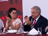 Luisa María Alcalde, secretaria del Trabajo, y Andrés Manuel López Obrador, Presidente de México, durante la conmemoración del Día del Trabajo, el 1 de mayo de 2023.