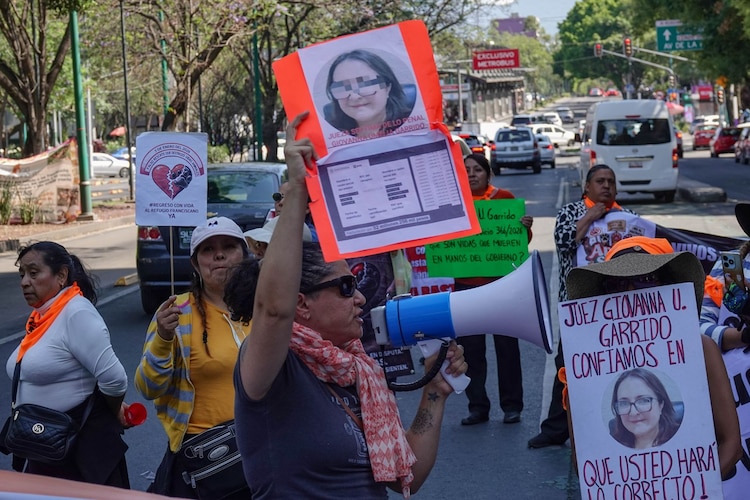 Manifestantes del Refugio Franciscano, en la Ciudad de México.