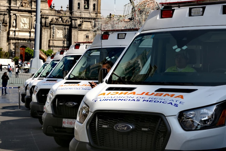Las 25 nuevas ambulancias totalmente equipadas se integran a la flota del ERUM para la atención inmediata de las emergencias médicas en la Ciudad de México.