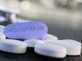 Cofepris autoriza uso de molnupiravir para pacientes con COVID-19.