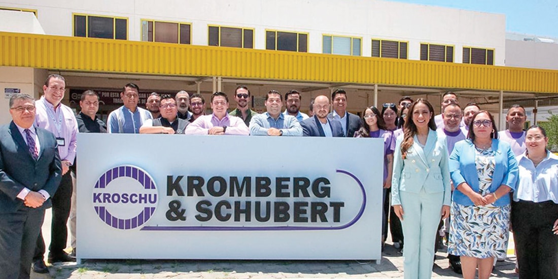 LA GOBERNADORA Libia Dennise García (3.a de der. a izq.), ayer, con empresarios de Kromberg & Schubert