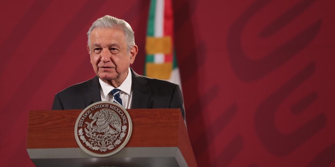 AMLO encabeza la "mañanera", en Palacio Nacional, este viernes 12 de marzo.