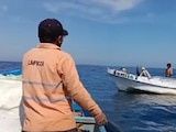 En Manzanillo, Colima, rescatan a uno de los dos pescadores que llevaba ocho días desaparecido en altamar