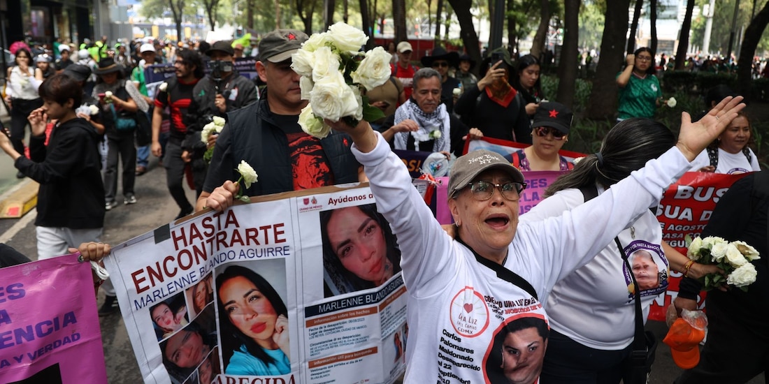 Marcha de familias buscadoras en la Ciudad de México.