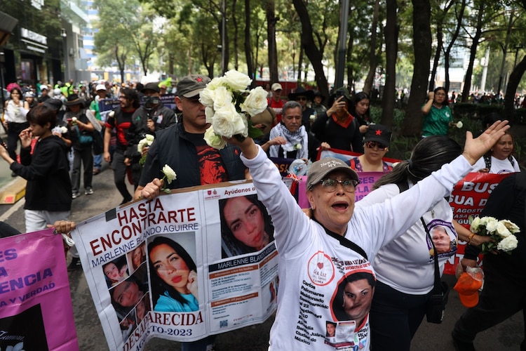 Marcha de familias buscadoras en la Ciudad de México.