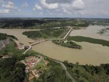 El desfogue de presas y las fuertes lluvias provocan severas inundaciones en varias regiones de Tabasco.