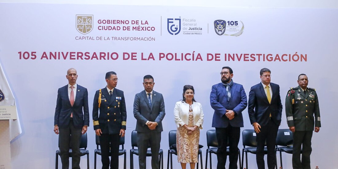 Clara Brugada con mandos policiales de la CDMX.