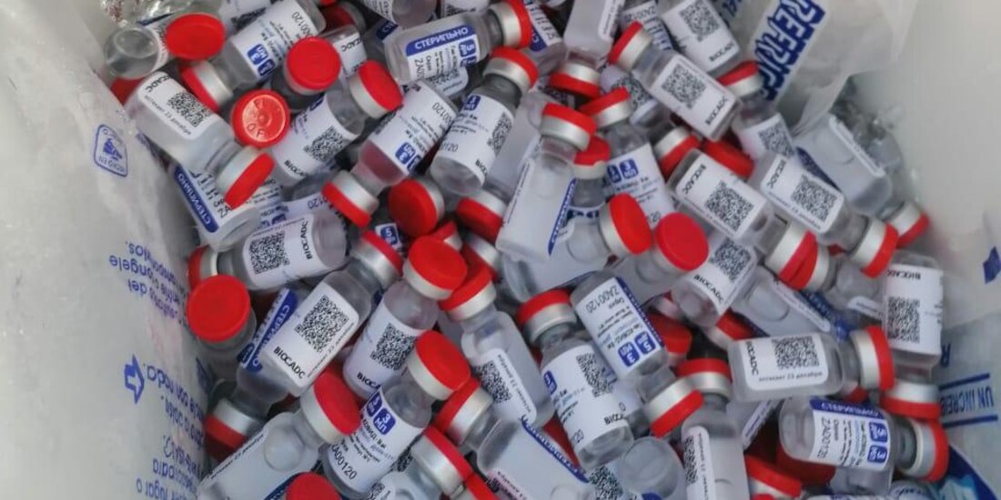 El pasado 18 de marzo se decomisaron vacunas falsas de Sputnik V en el Aeropuerto Internacional de Campeche.