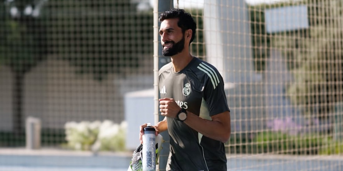 Álvaro Arbeloa fue elegido como el sustituto de Xabi Alonso en el banquillo del Real Madrid.